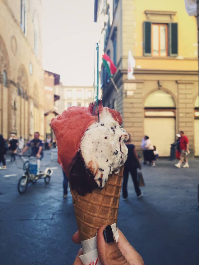 Gelato on the streets of Florence | Photo Sasha Wang, Stai al Borgo (link below)