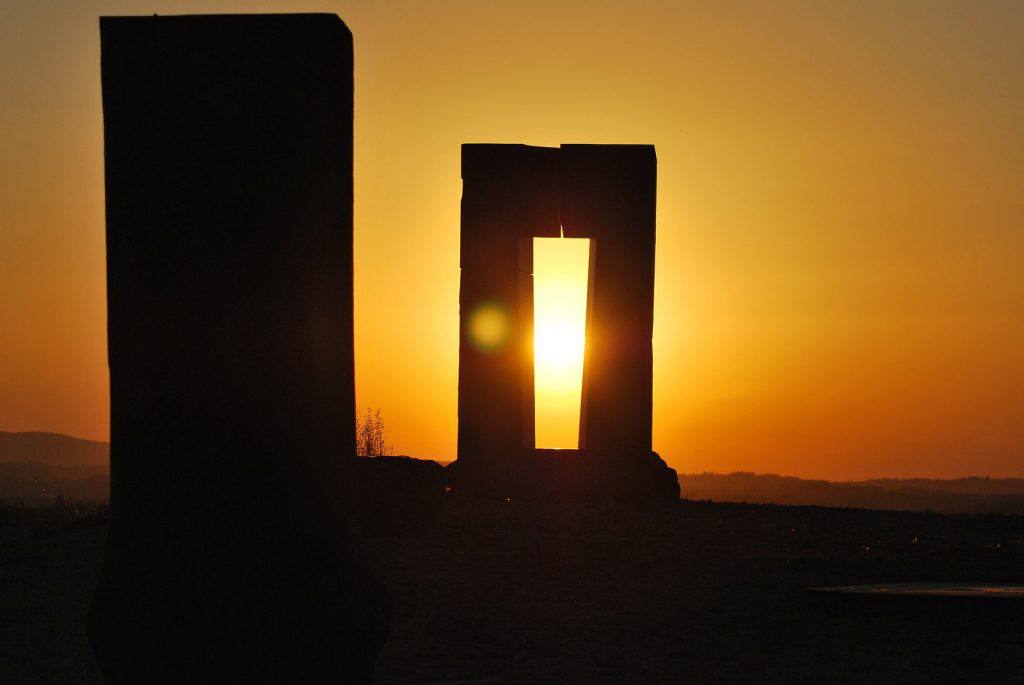 Antonio Cinotti: Sito Transitorio contemporary landscape artwork at sunset (2012)