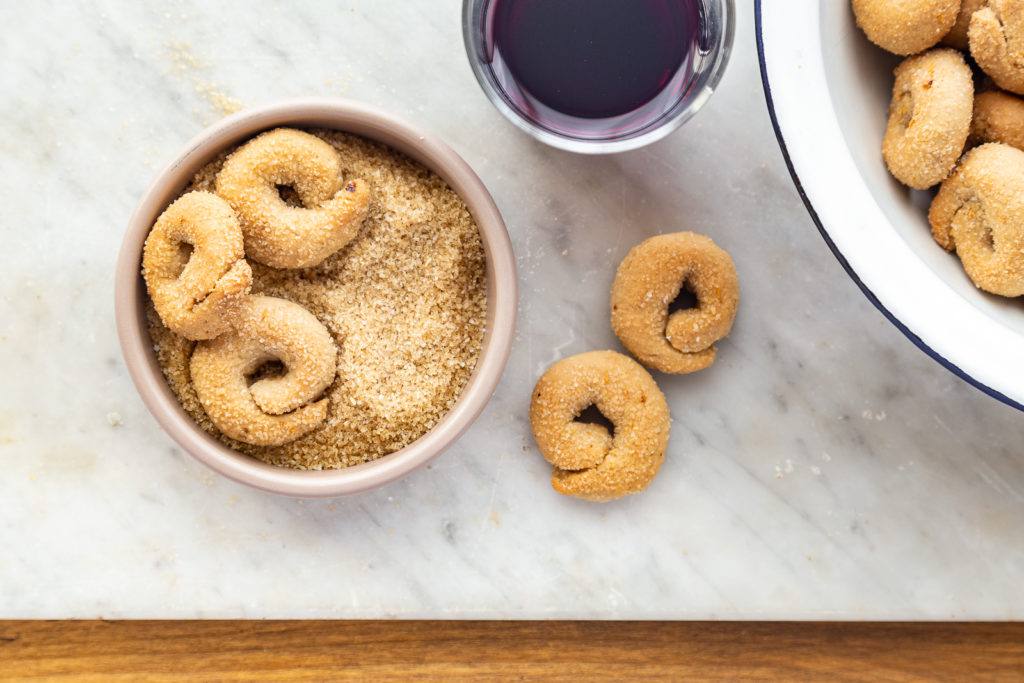 I ciambellini al vino sono perfetti per una dessert semplice ma ricco di gusto - Vino avanzato