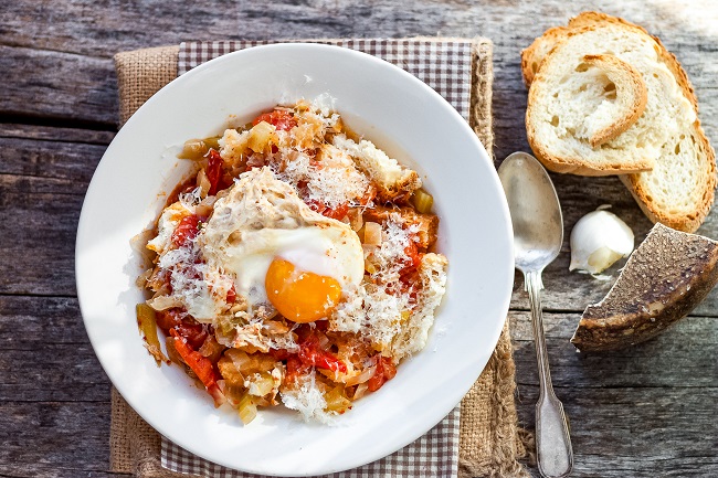 Una zuppa di pane raffermo e poco più: l’acquacotta